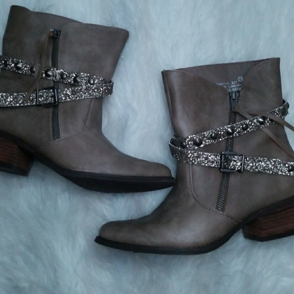 Beige booties